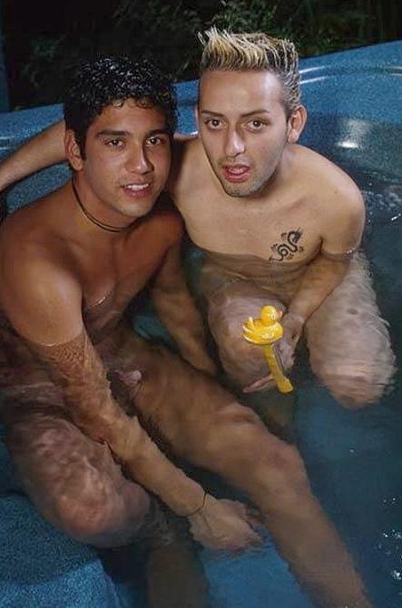20P Two latino twinks sucking and screwing and cumming in a bath
