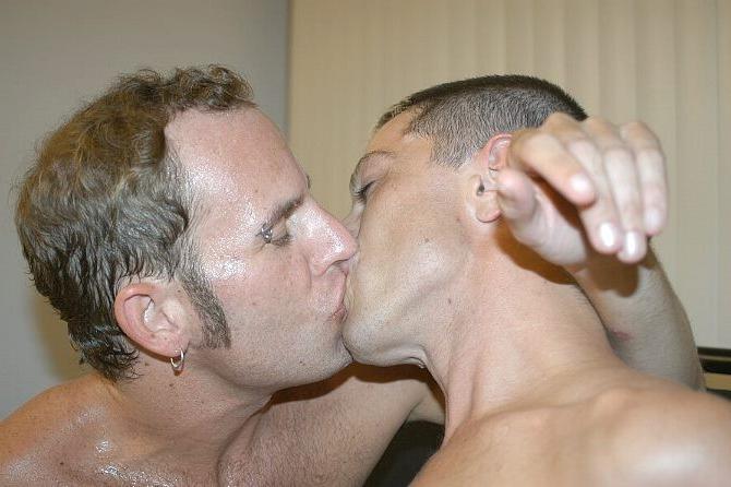 20P Mature bears sucking each other and cumming in a hotel room
