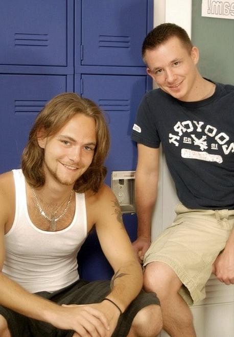 20P Twink n stud stripping n blowing n screwing in a locker room