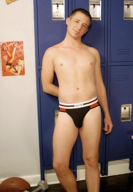 20P Twink n stud stripping n blowing n screwing in a locker room