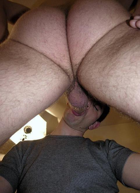 20P Two fresh dudes enjoy rimming n sucking pleasure in liivng room