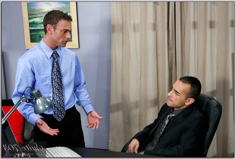 16P Two Wild Horny Men Banging Each Other At The Office