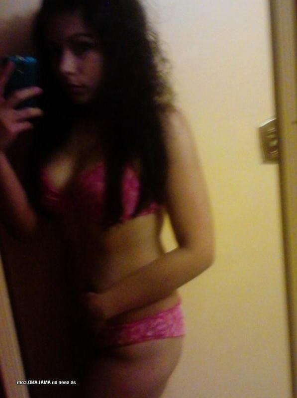 14P Amateur Mexican babe camwhoring in front of the mirror