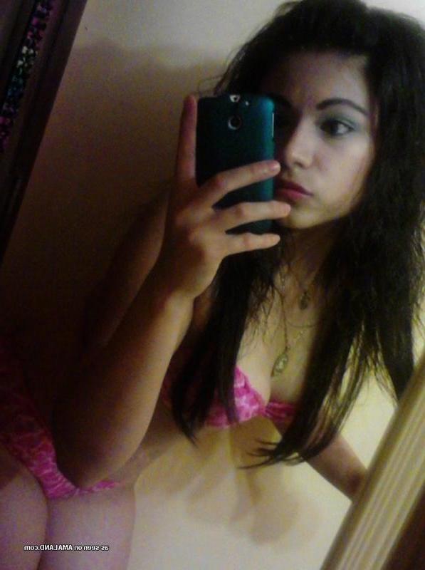 14P Amateur Mexican babe camwhoring in front of the mirror