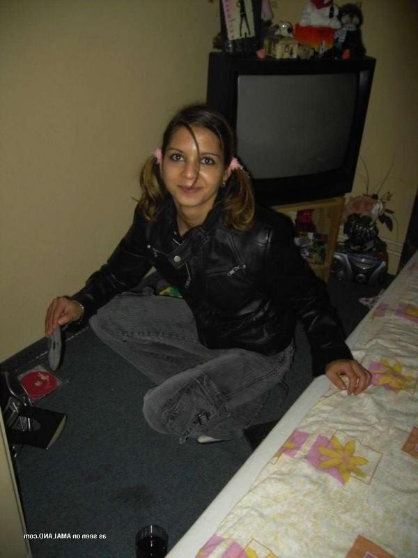 14P Chick strips naked and pleasures her boyfriend