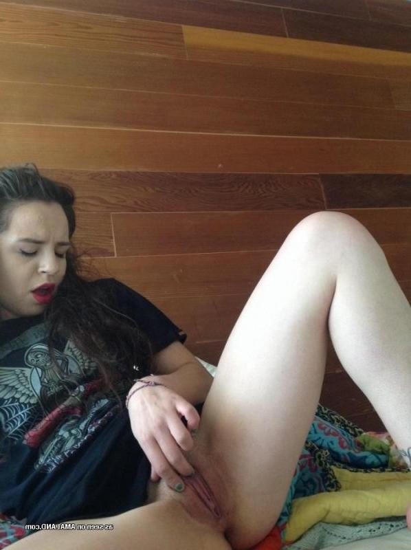10P Hardcore Mexican chick playing with her twat on cam