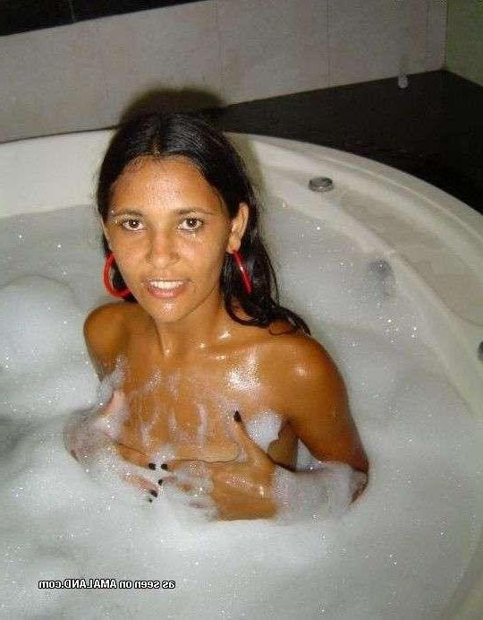 14P Slutty Mexican babe stripping naked on cam