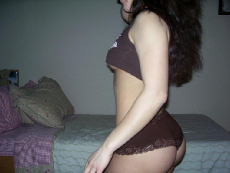 16P Hot photos of sexy girls kissing