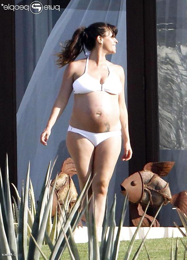 25P Hot pregnant celebs