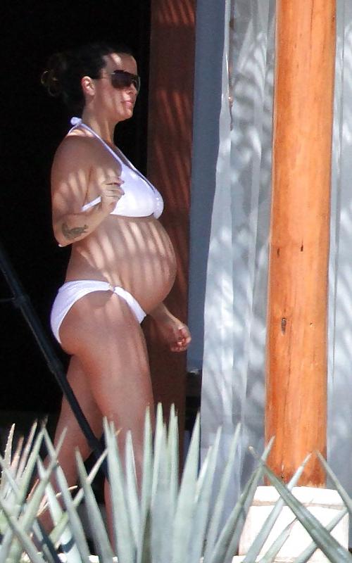 25P Hot pregnant celebs