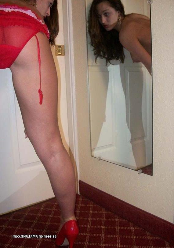 15P Cutie amateur girls showing tits and sweet pussies