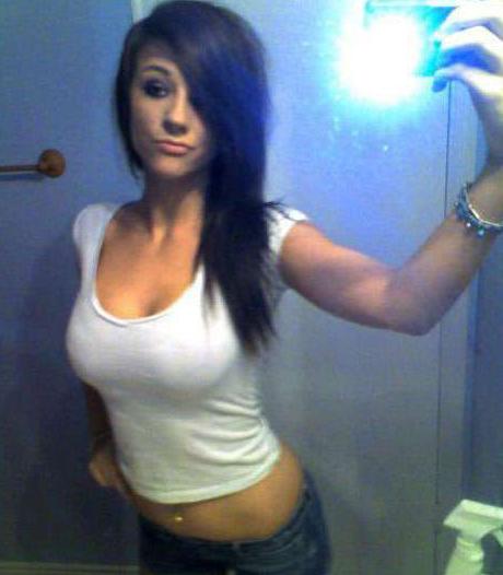 15P Gorgeous amateur girls posing on camera naked