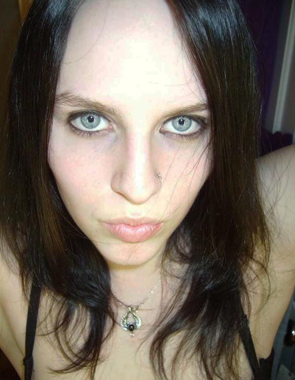 15P Gorgeous amateur girls posing on camera naked