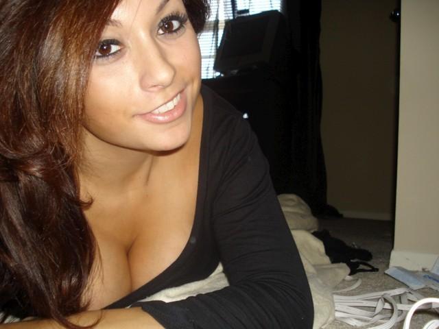 15P Photos of gorgeous girls camwhoring