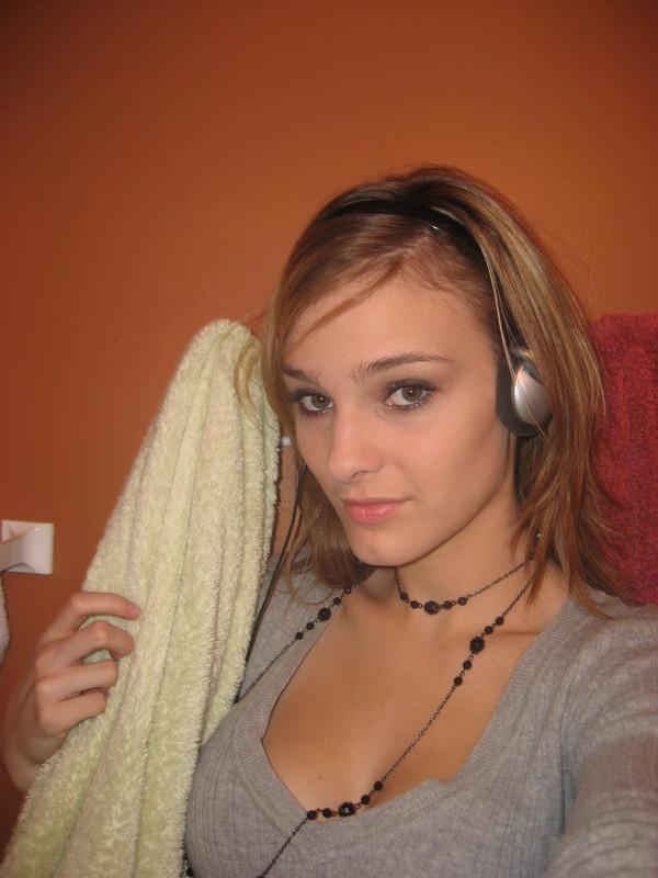 15P Photos of gorgeous girls camwhoring