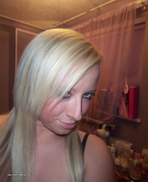 15P Photos of gorgeous girls camwhoring