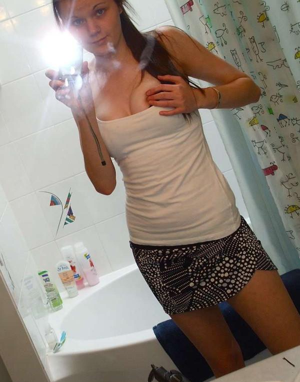 15P Photos of gorgeous girls camwhoring