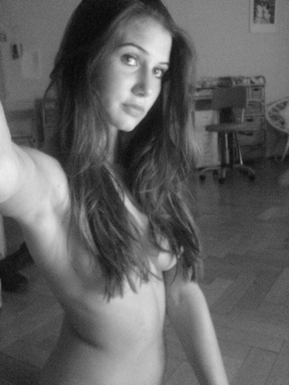 13P Gorgeous amateur girls posing on camera naked