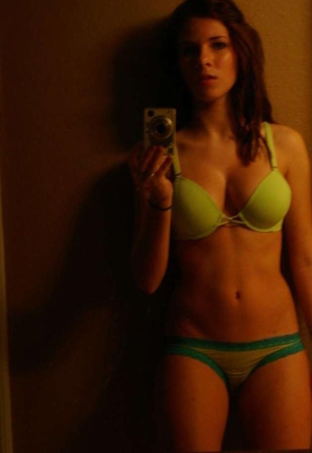 15P Photos of gorgeous girls camwhoring