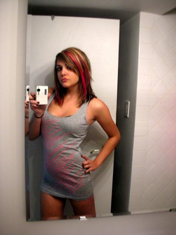 15P Photos of gorgeous girls camwhoring