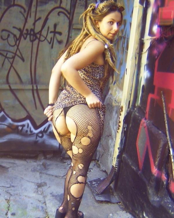 16P Hot photos of sexy girls kissing