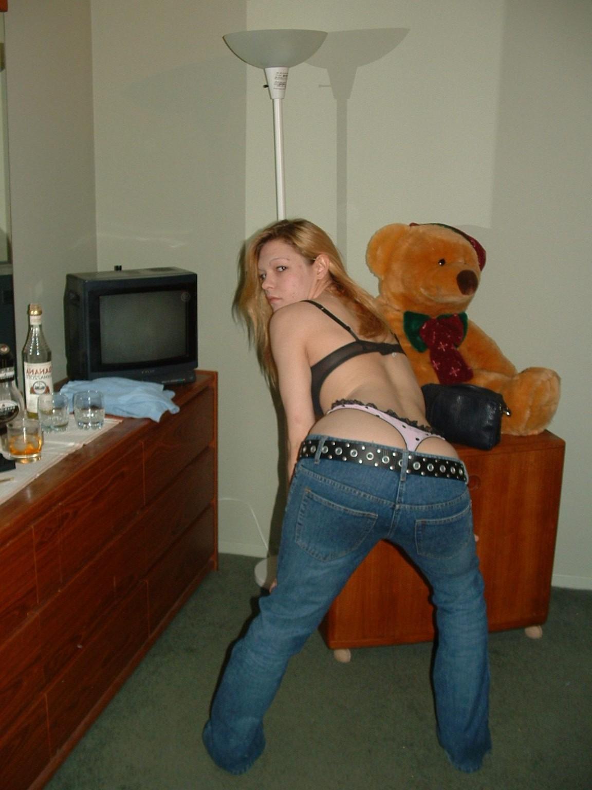 16P Hot photos of sexy girls kissing