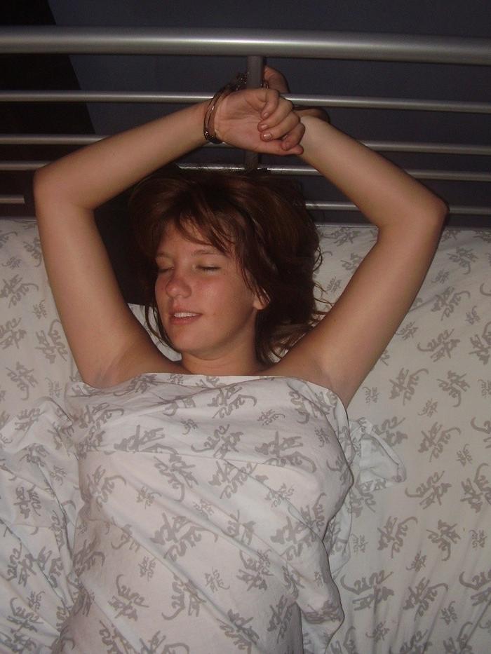 16P Babe having fun in the basement room