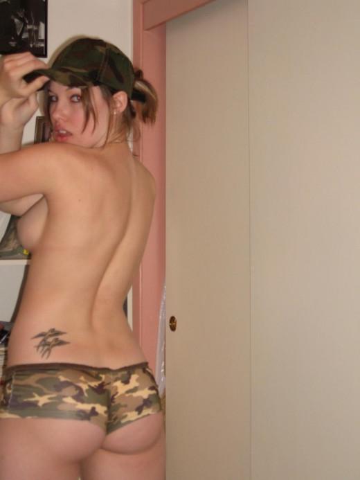 16P Photos of a girl naked in my room