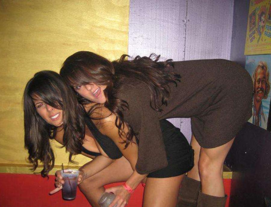 15P Drunk amateur chicks in bar