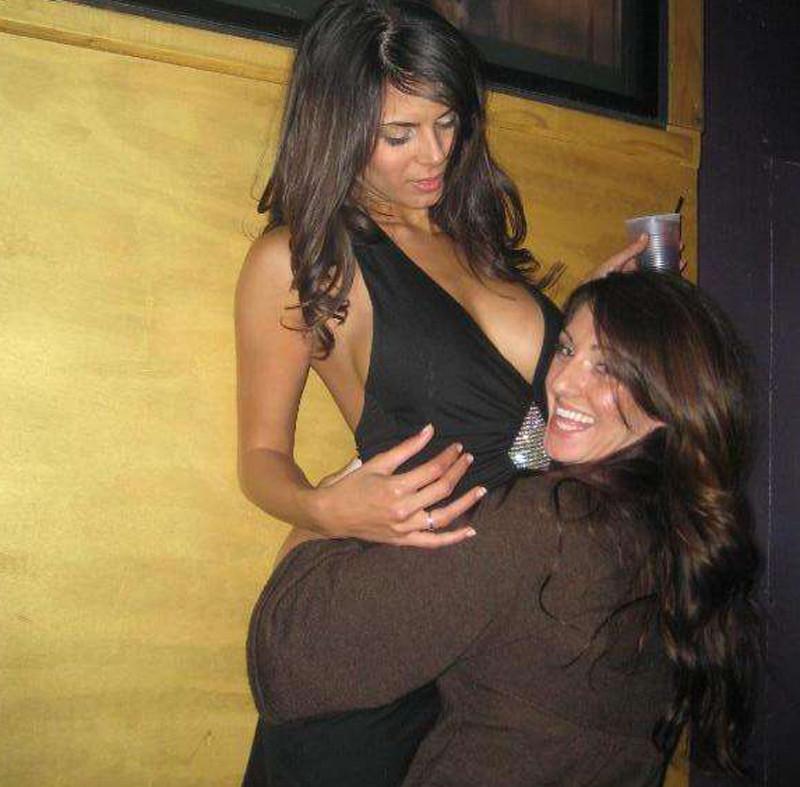 15P Drunk amateur chicks in bar
