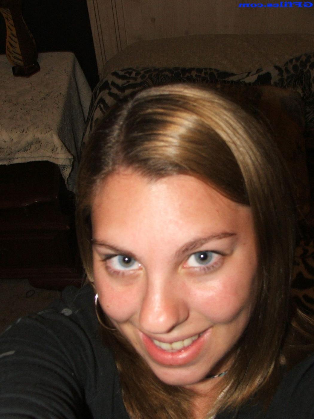 16P Amateur homemade girls having fun