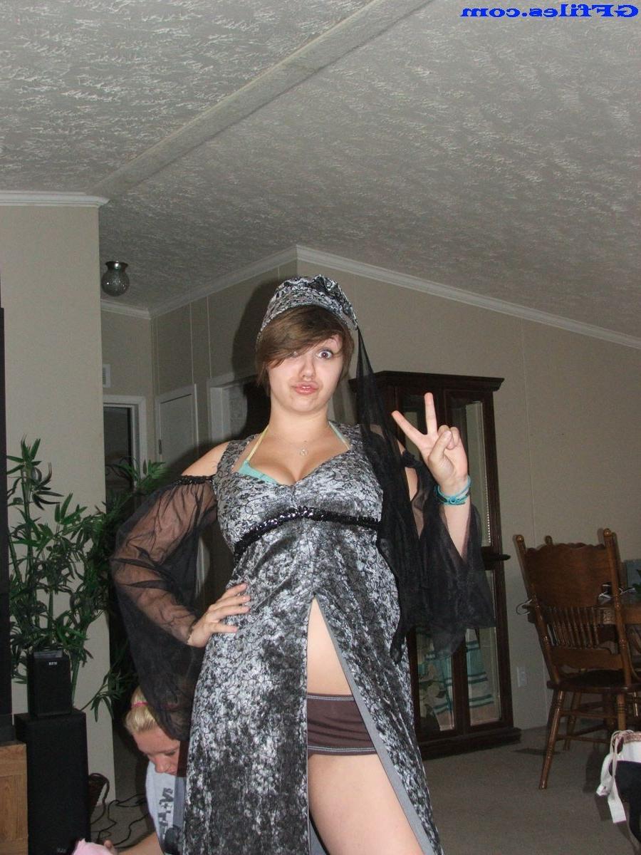 16P Amateur homemade girls having fun