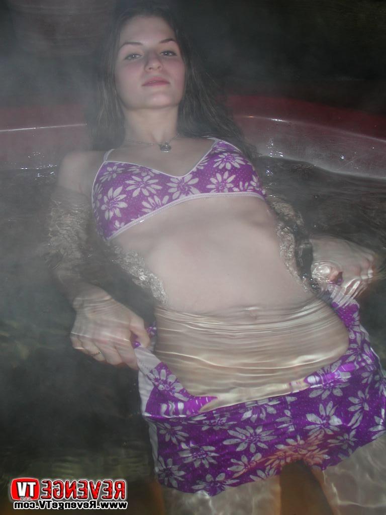 14P Red hot Ex Girlfriend Pam in the Hottub again