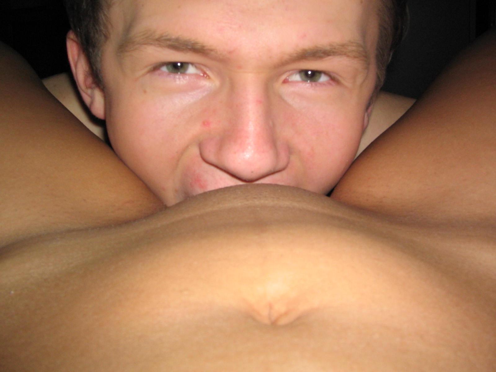 16P Hot photos of sexy girls kissing