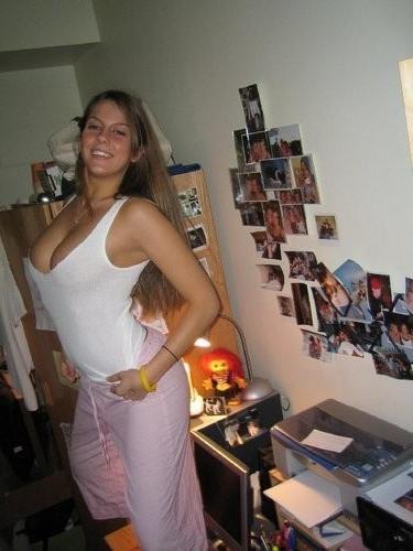 16P Hot photos of sexy girls kissing