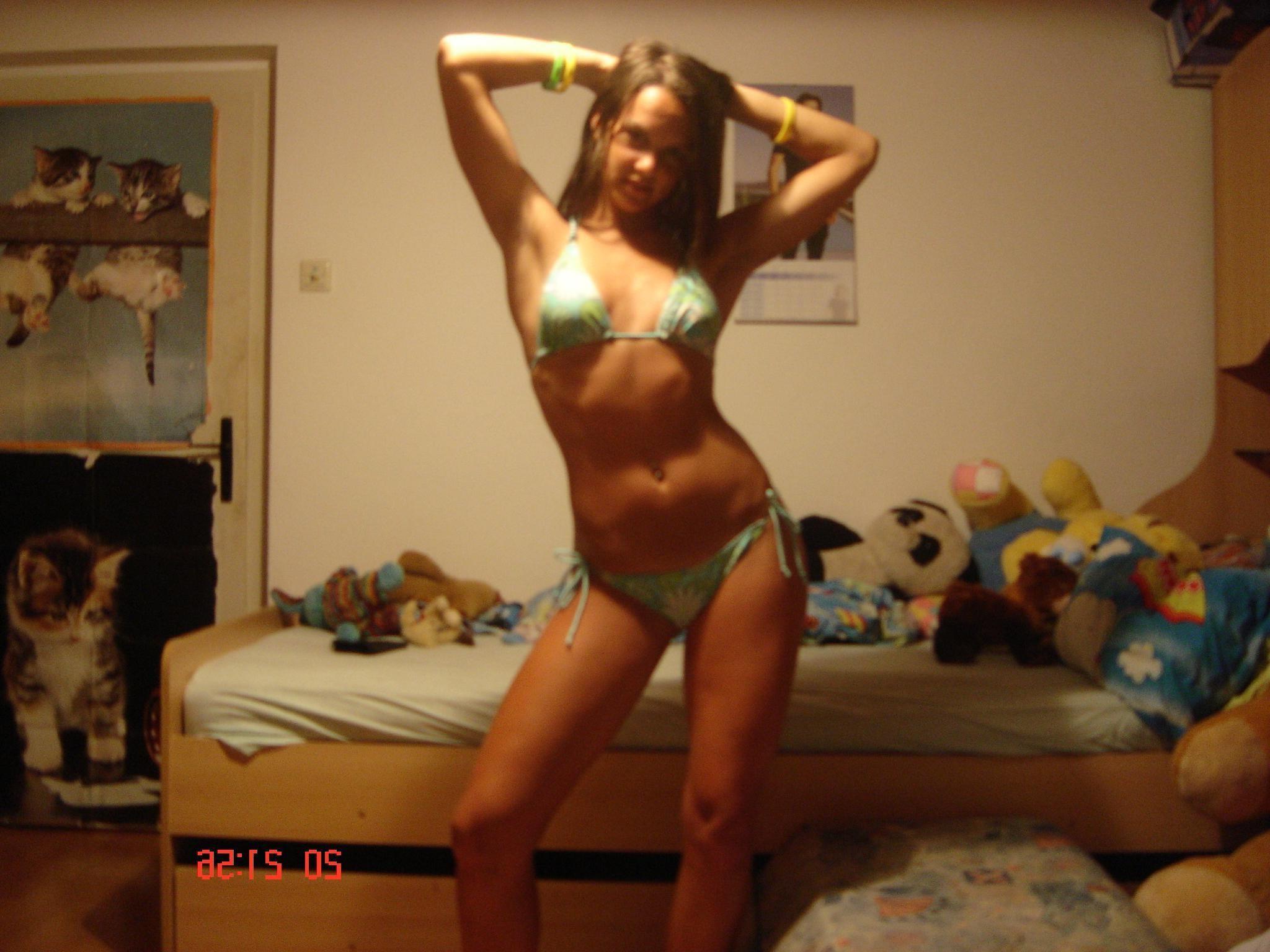 16P Picture mix of horny amateur girls