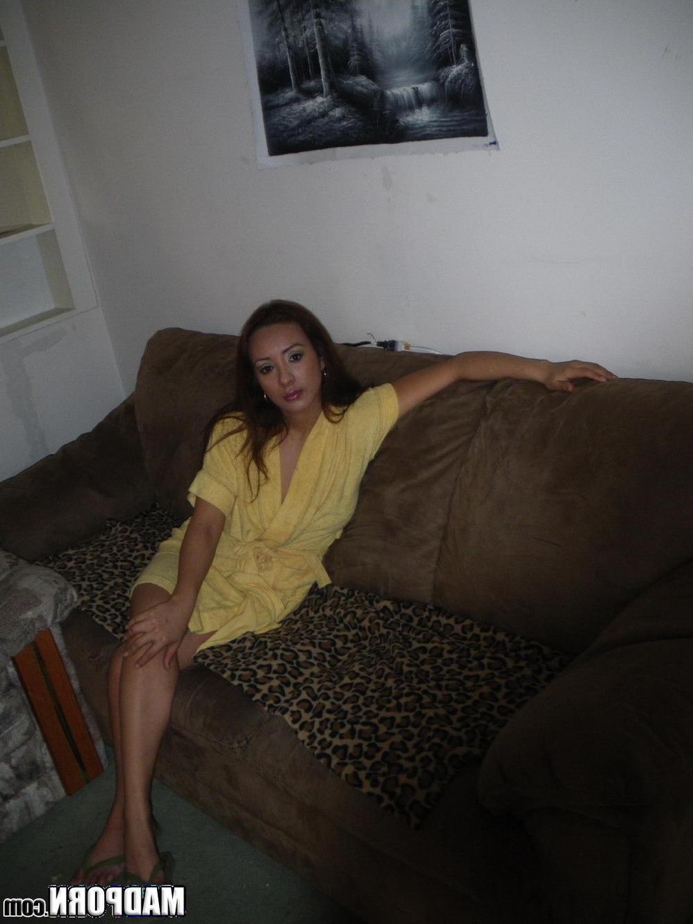 15P Real amateur couples pawn their sextapes