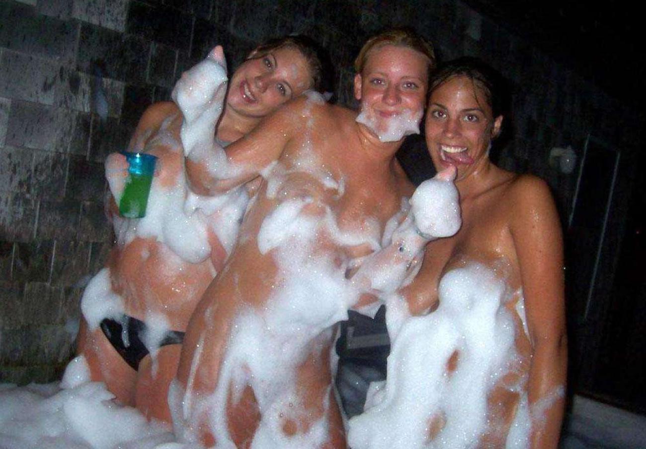 15P Pictures of drunk GFs in bar and pool parties