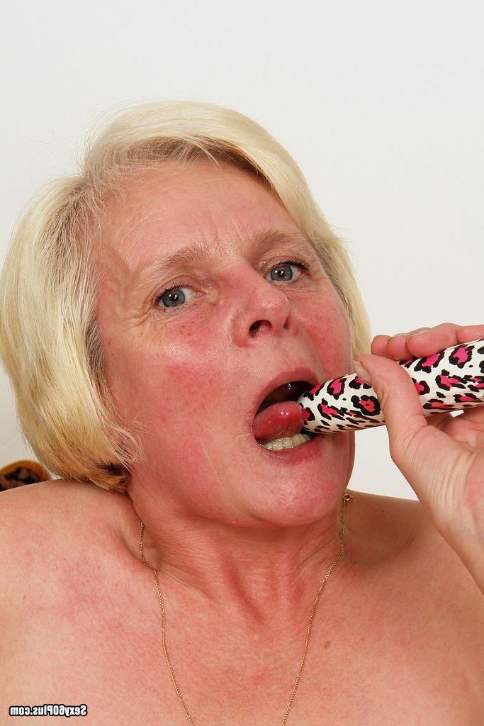 15P Busty granny lady fucked wild in her old pussy