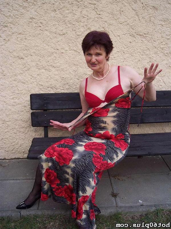 16P Sexy older horny mature granny in stockings fuck and cumshot