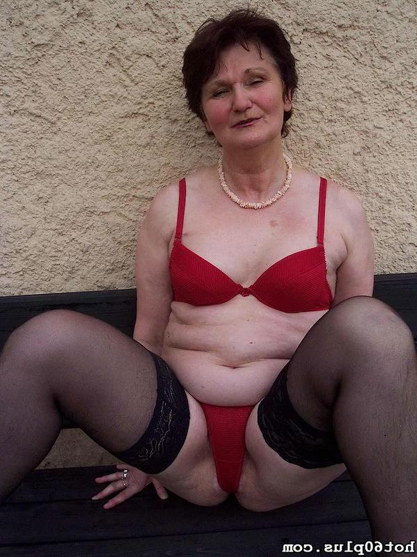 16P Sexy older horny mature granny in stockings fuck and cumshot