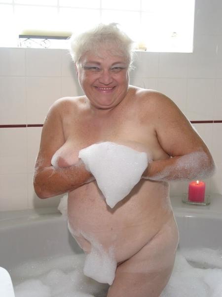 20P Granny in the bath tub