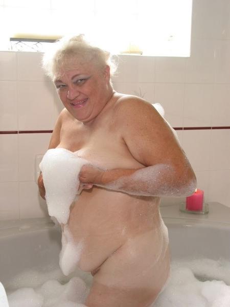 20P Granny in the bath tub
