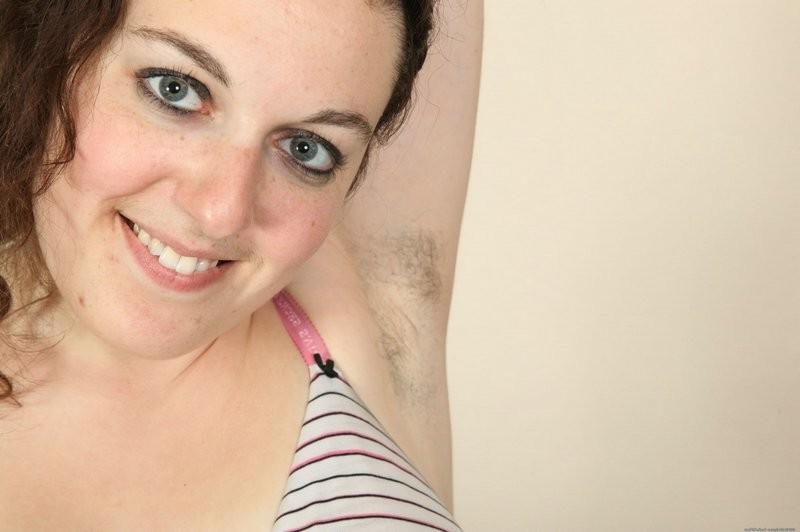 15P Curly haired Tamar exposes her fury pussy