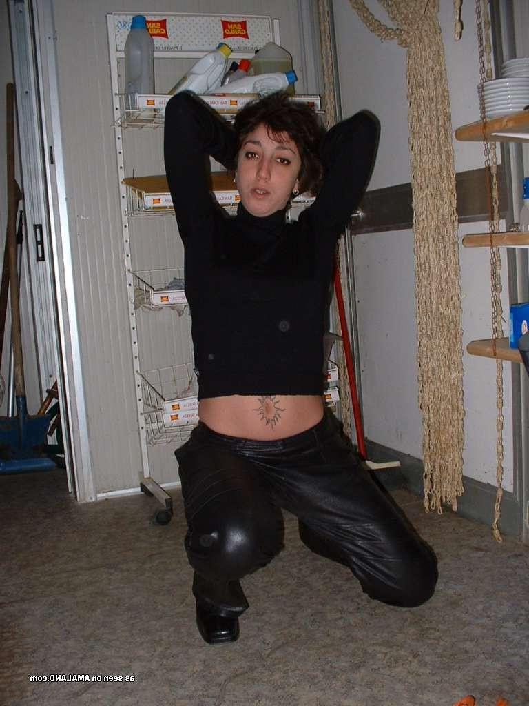15P Amateur girlfriend strips to show very hairy pussy