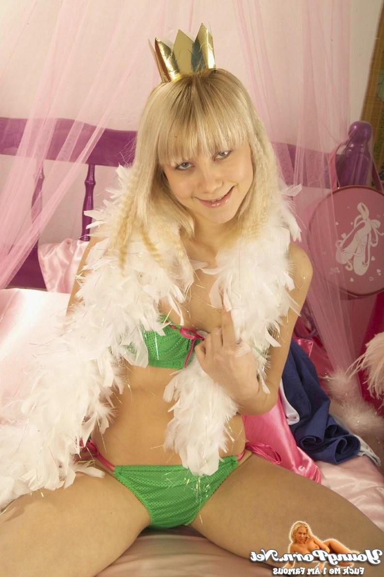 15P Sexy teen changing underwear in boudoir
