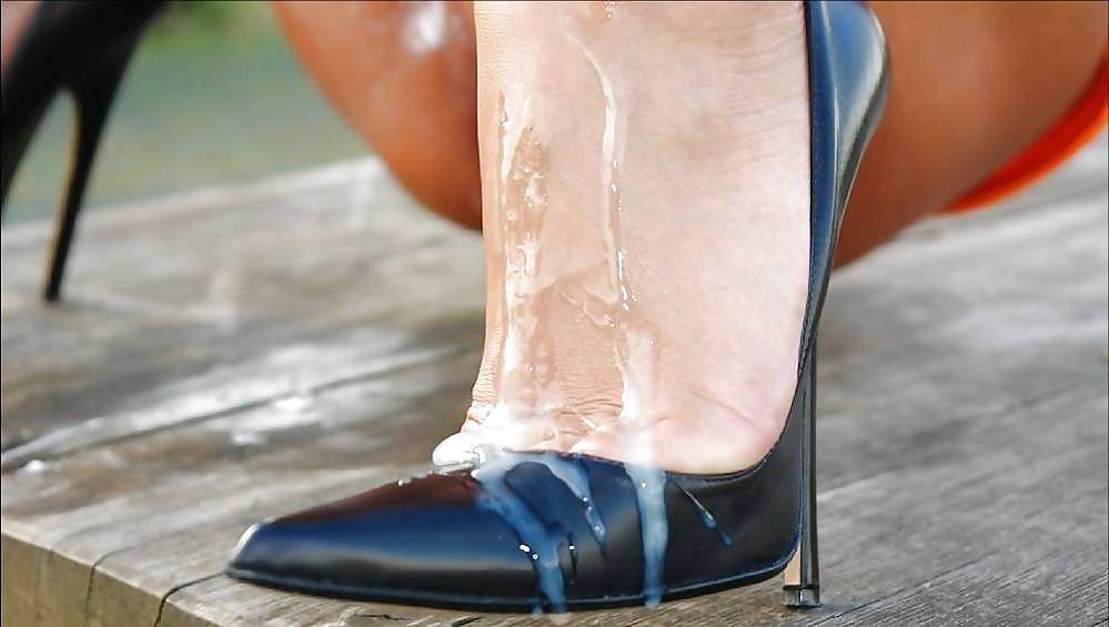 11P Cum on shoes