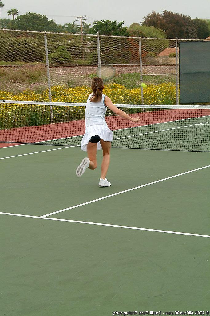 15P After playing tennis she cools off by getting naked