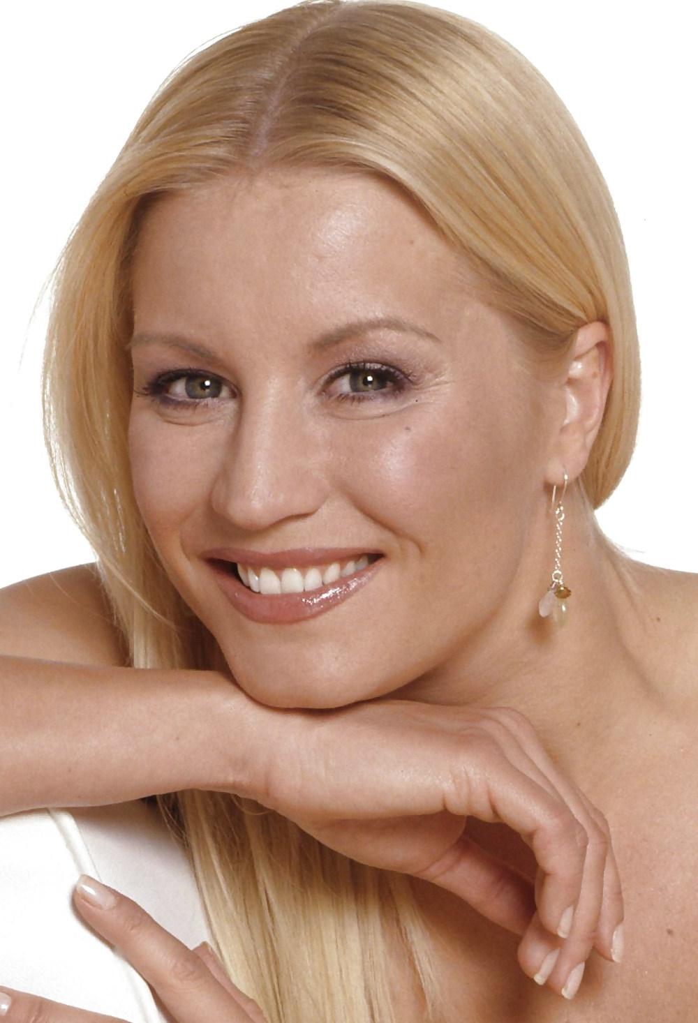 25P Celebs faces i would love to ruin with my spunk!