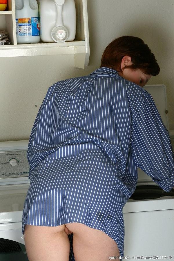 15P Horny Housewife Getting Naughty In The Laundry Room